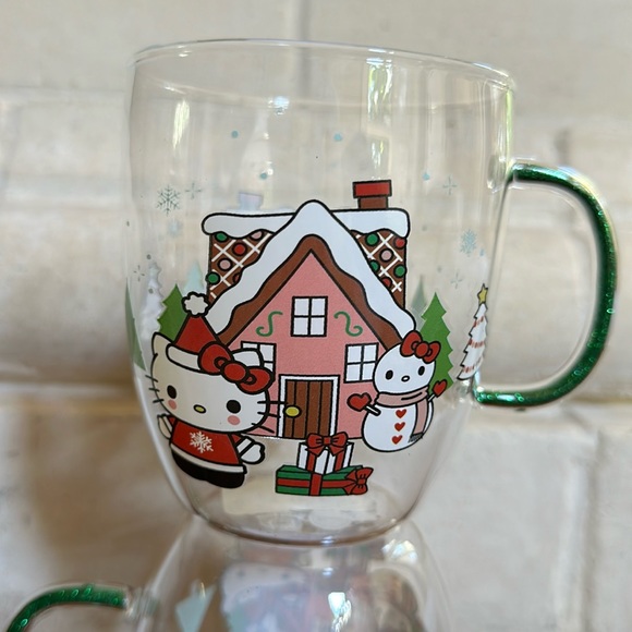 Hello Kitty Snowy Christmas Glass with glittered handle - Picture 4 of 4
